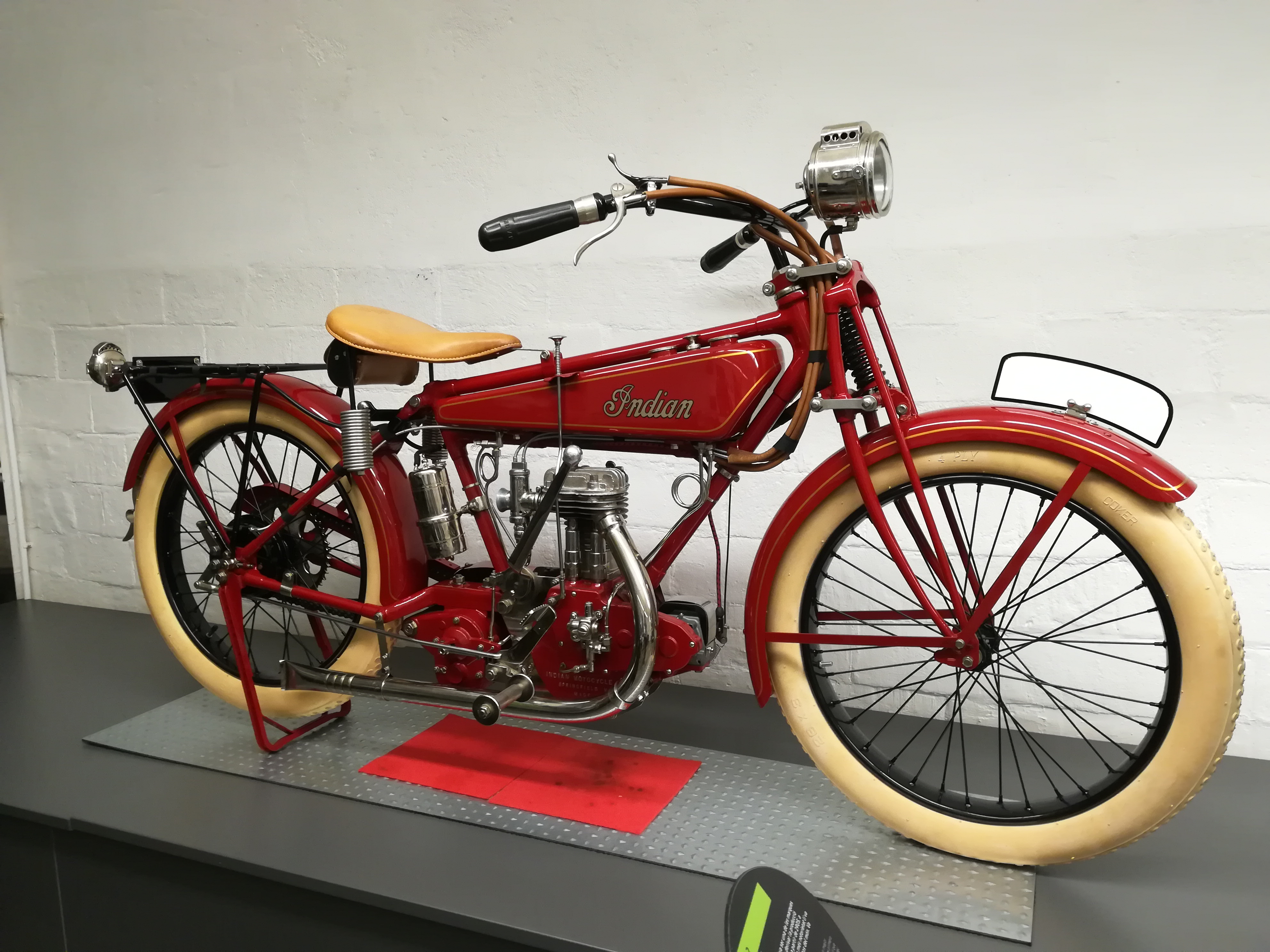 1925 年 Indian Prince 350cc,那个年代的控件布局